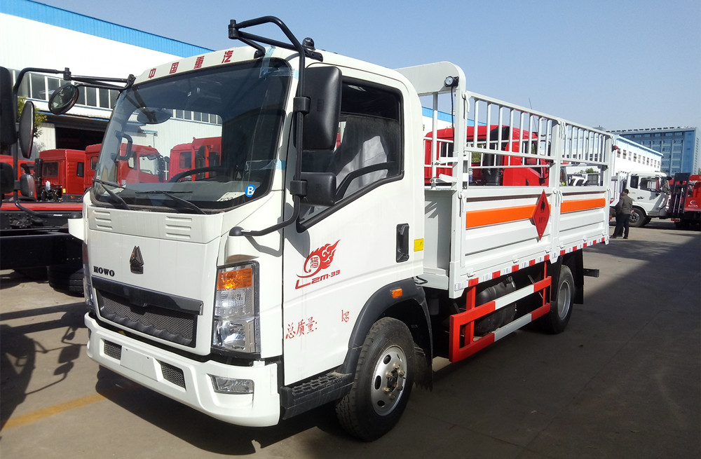 重汽豪沃4.1米(藍(lán)牌)氣瓶車