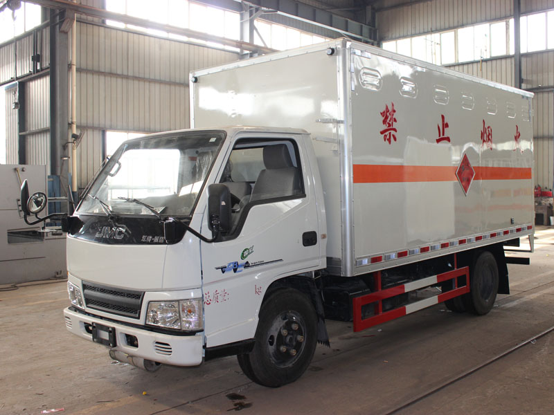 江鈴4.2米(2.6噸)氣體廂式車(chē)