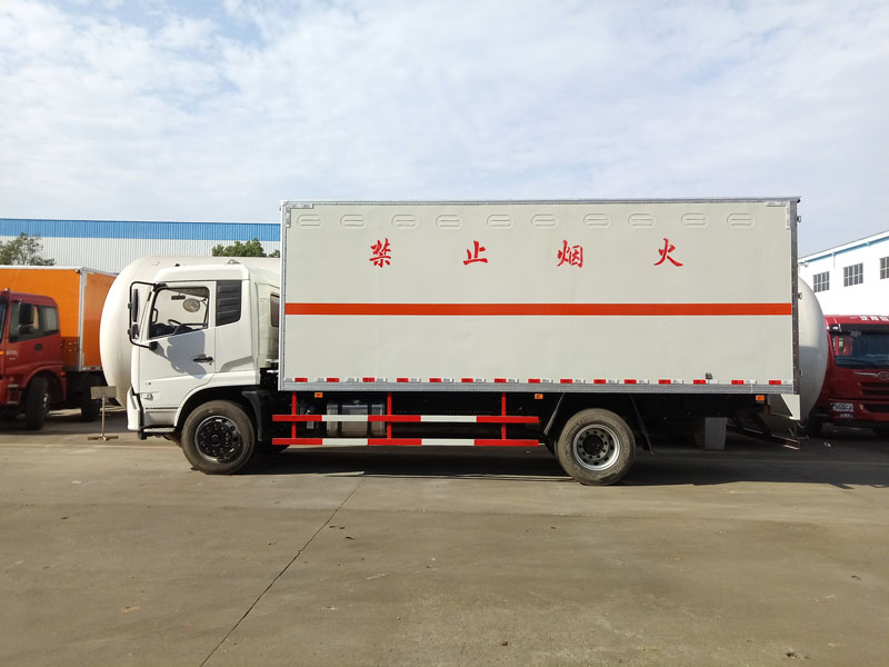 天錦6.6米(9.9噸)氣體廂式車(chē)